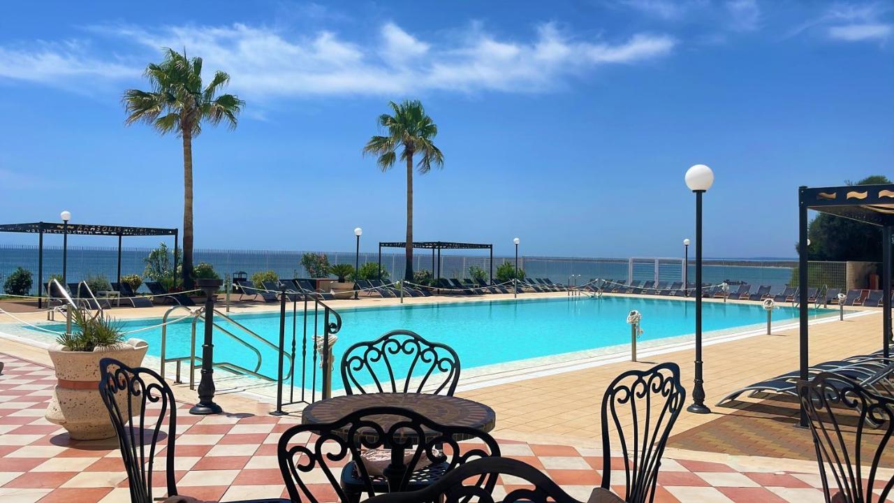 Apulia Hotel Taranto Ara Solis Lido Azzurro Bagian luar foto