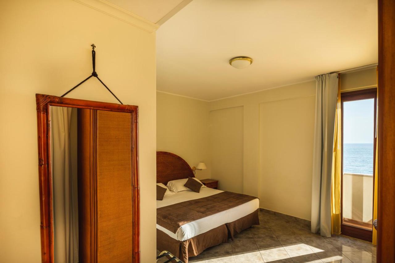 Apulia Hotel Taranto Ara Solis Lido Azzurro Bagian luar foto