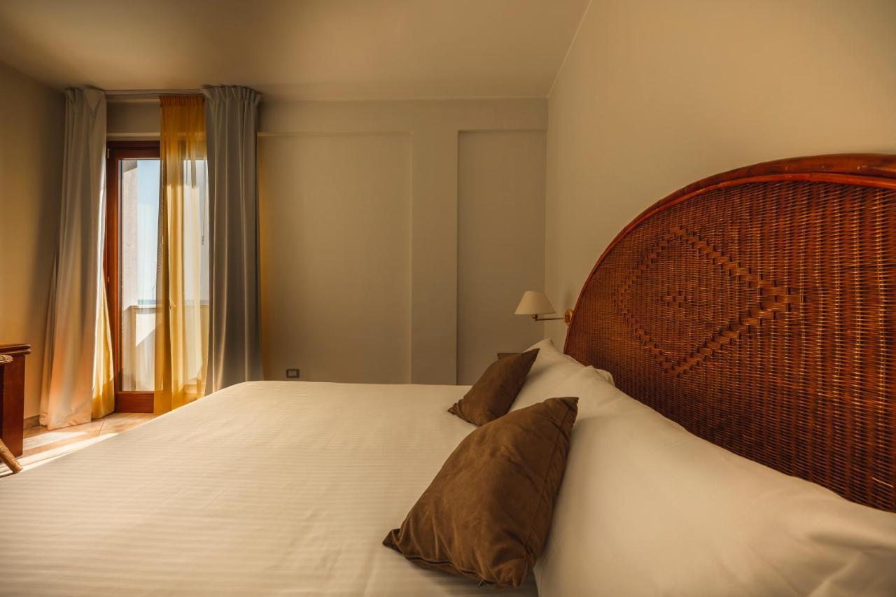 Apulia Hotel Taranto Ara Solis Lido Azzurro Bagian luar foto