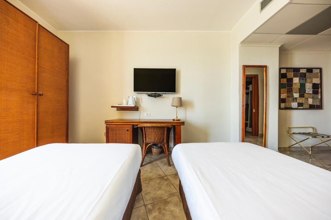 Apulia Hotel Taranto Ara Solis Lido Azzurro Bagian luar foto