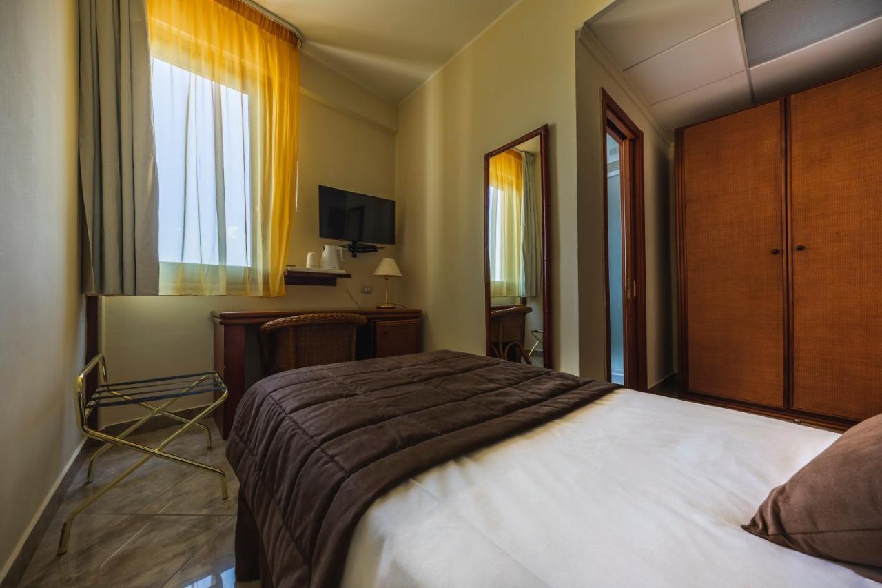 Apulia Hotel Taranto Ara Solis Lido Azzurro Bagian luar foto