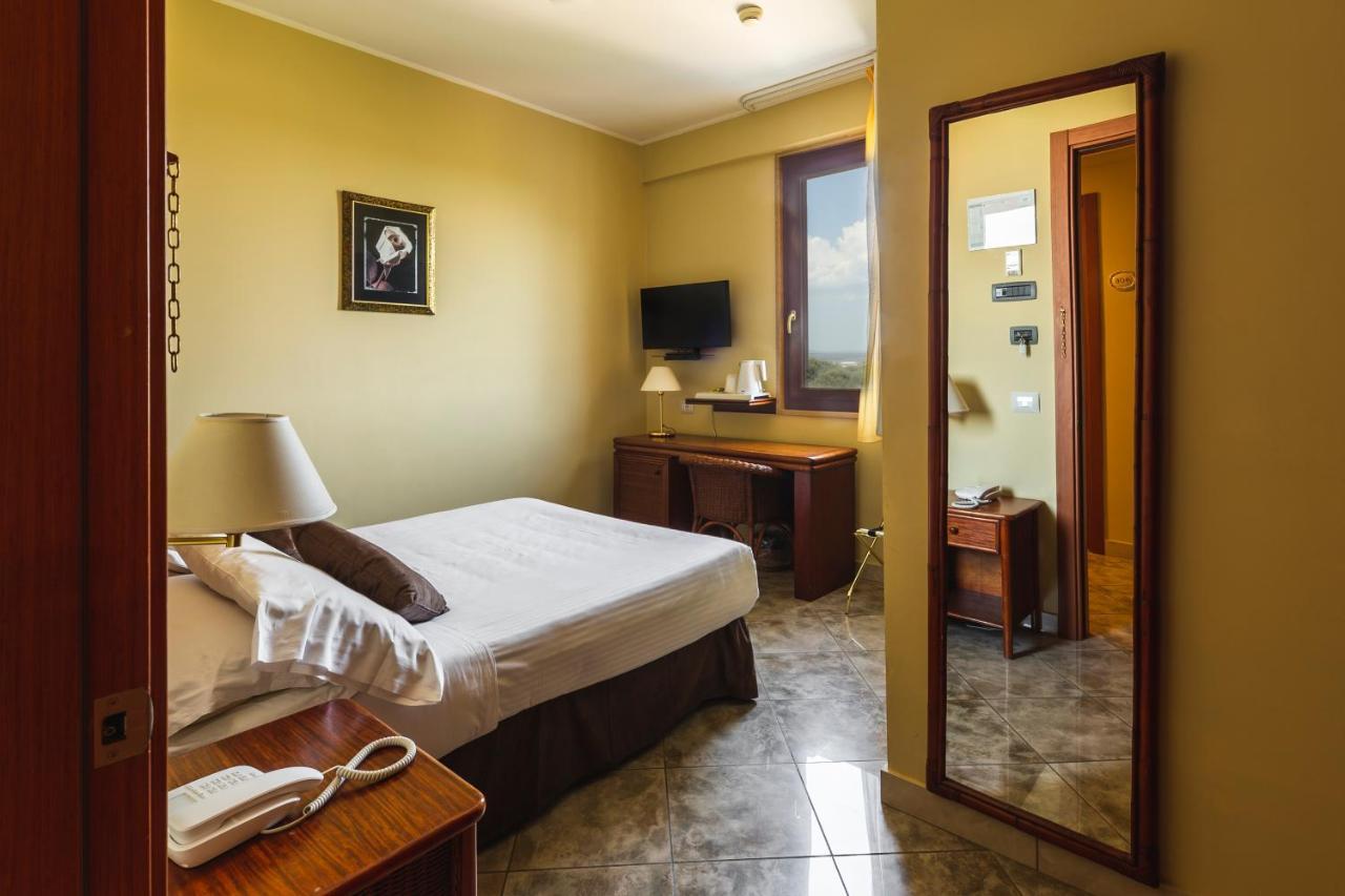 Apulia Hotel Taranto Ara Solis Lido Azzurro Bagian luar foto