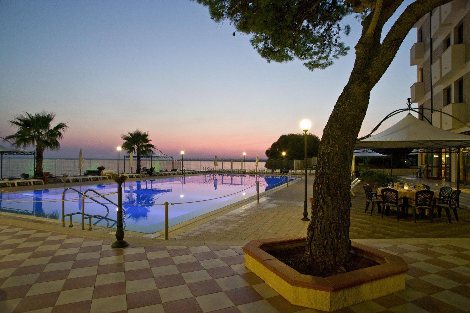 Apulia Hotel Taranto Ara Solis Lido Azzurro Bagian luar foto